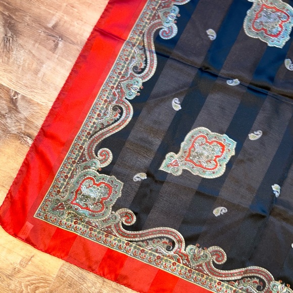 Italian Patterned Scarf - Picture 4 of 10